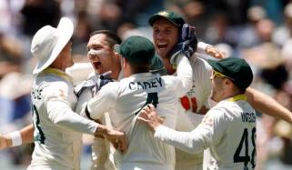 Australia crushes England to clinch Ashes with 3-0 lead