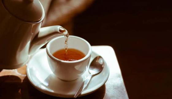 Tea drinkers may have stronger bones than coffee drinkers, study