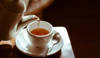 Tea drinkers may have stronger bones than coffee drinkers, study