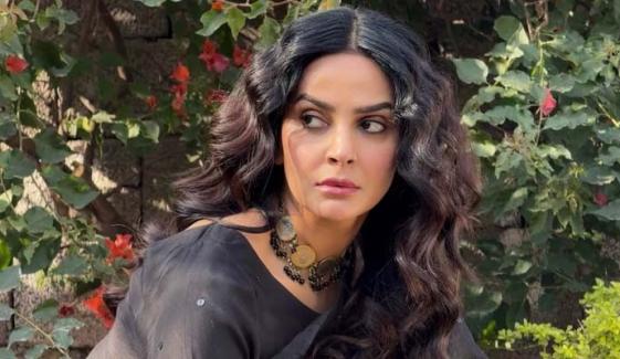 Saba Qamar steals hearts in ‘Muamma’ first episode, fans go wild