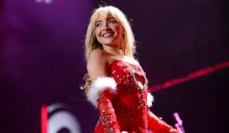 Sabrina Carpenter spreads Christmas cheer with surprise musical treat