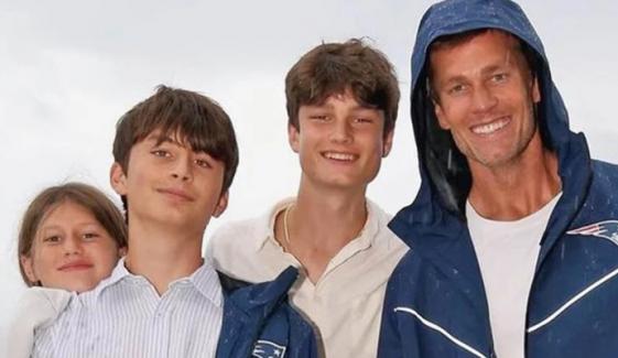 Tom Brady shares Christmas snap with kids amid Gisele Bündchen's wedding reports