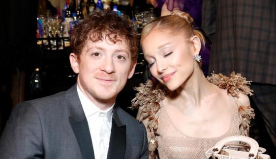 Ariana Grande, Ethan Slater quash breakup rumours with Christmas snap