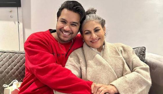 Asim Azhar dedicates hit OST 'Meri Zindagi Hai Tu' to mother on her birthday