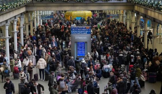 Eurostar halts Channel Tunnel services after power outage