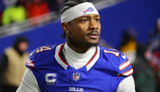 Stefon Diggs charged with assault, strangulation as Patriots address claims 