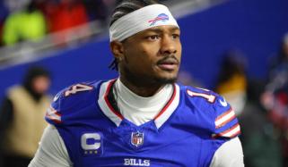 Stefon Diggs charged with assault, strangulation as Patriots address claims 