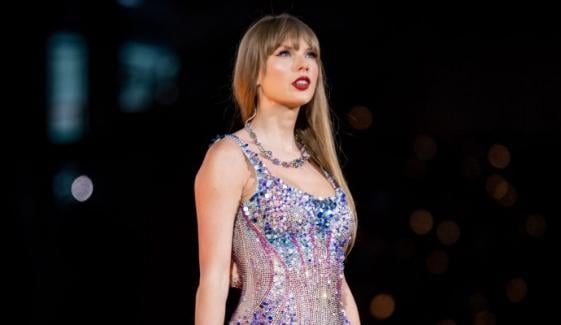 Taylor Swift caps off 2025 with generous donations for Kansas, Nashville children 