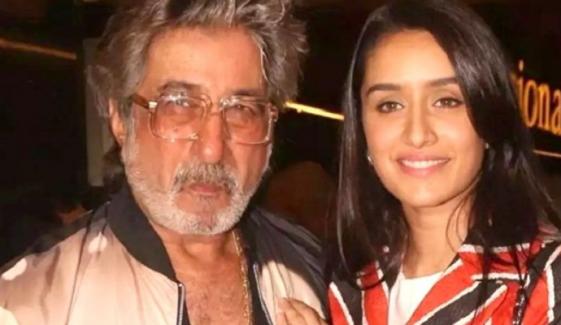 Shraddha Kapoor stops paps during Shakti Kapoor's hospital visit