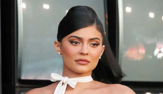 Kylie Jenner flaunts fit figure in gold metallic bikini