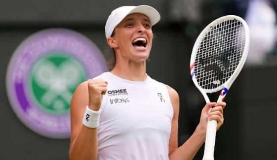 Iga Swiatek shares her thoughts on latest women’s tennis debate