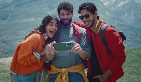 Siddhant Chaturvedi drops fun BTS with Ishaan Khatter, Pooja Hegde 