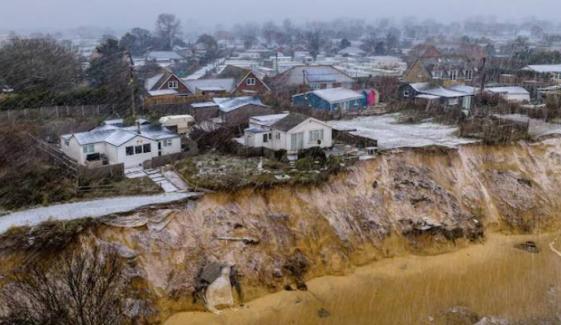 Clifftop homes in UK collapse risk increases with Storm Goretti