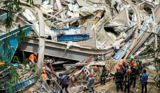 Philippines landfill collapse: Death toll rises to 11, dozens missing