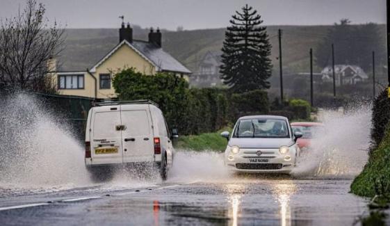UK weather: Yellow warning extended amid flood risk