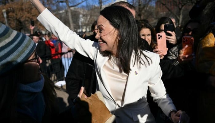 María Corina Machado presents her Nobel Peace Prize to Trump in shocking move