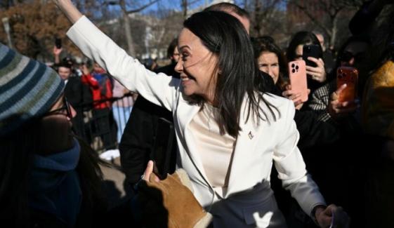 María Corina Machado presents her Nobel Peace Prize to Trump in shocking move