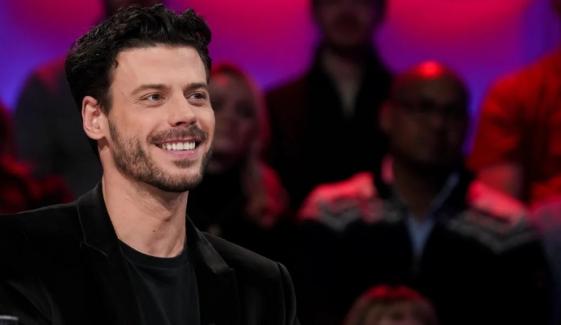 'Heated Rivalry' star François Arnaud breaks silence after unfollowing spree
