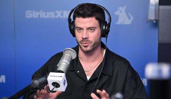 ‘Heated Rivalry’s François Arnaud calls out NHL in explosive statement