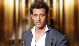 Hrithik Roshan sparks health concerns after being spotted on crutches at party