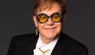 Elton John’s shocking response to paparazzi outside hotel sparks frenzy