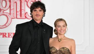 Margot Robbie, Jacob Elordi stun in dark look at 'Wuthering Heights' premiere