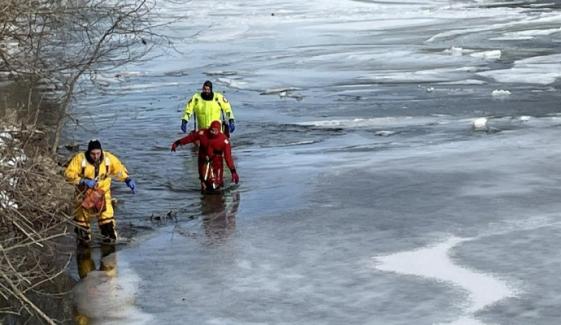 Helicopter crashes into Meramec River in Missouri after hitting power lines