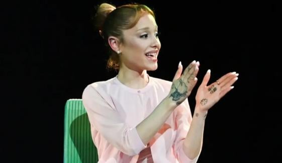 Ariana Grande gets real about viral six-finger photoshop error