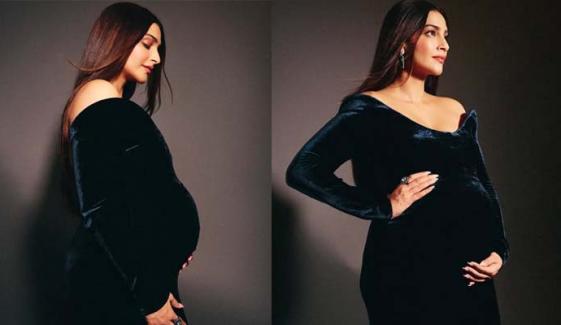 Sonam Kapoor flaunts baby bump in elegant navy-blue gown