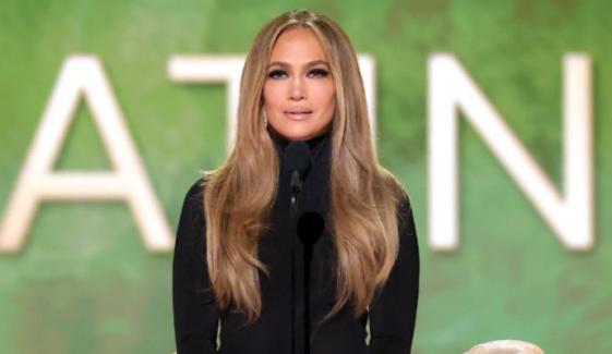 Jennifer Lopez calms 2026 Grammys chaos with sweet throwback clip