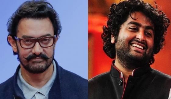 Aamir Khan, Arijit Singh blasted for allegedly entering college late at night