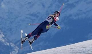 Lindsey Vonn crashes in winter Olympics downhill run