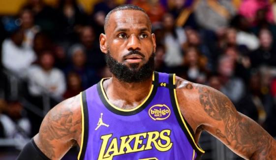 LeBron James sets new NBA record during Dallas Mavericks clash