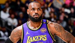 LeBron James sets new NBA record during Dallas Mavericks clash