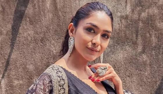  Mrunal Thakur sparks buzz with playful response to marriage rumours