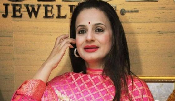 Ameesha Patel addresses 2017 legal case amid non-bailable warrant