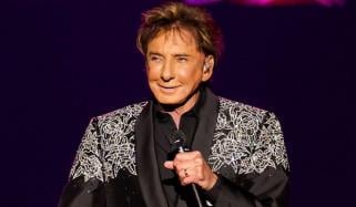 Barry Manilow issues grim health update with heartbreaking statement 