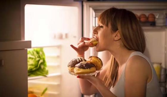 How late night snacks endanger your overall health? Study finds shocking facts 