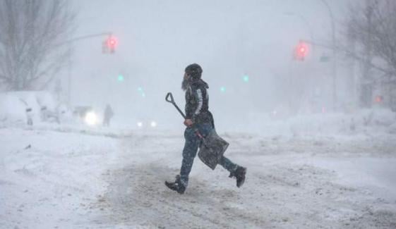 Blizzard warning: Record snow causes chaos, cancels thousands of flights