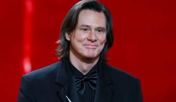 Jim Carrey intensifies cosmetic surgery buzz with surprise Paris outing