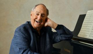 Neil Sedaka dies at 86: Family breaks silence with emotional tribute