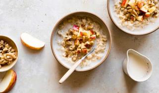 Can oatmeal help with weight loss while maintaining overall health?