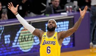 LeBron James achieves historic milestone, sets new all-time record