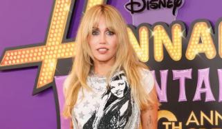 Miley Cyrus jokes about being green in showbiz before starting ‘Hannah Monatana’