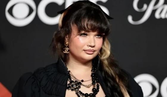 Lola Young makes major confession about 'addiction' months after collapsing on stage