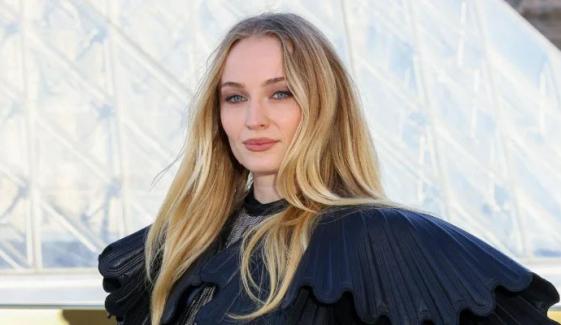 Sophie Turner suffers unfortunate mishap on 'Tomb Raider' set