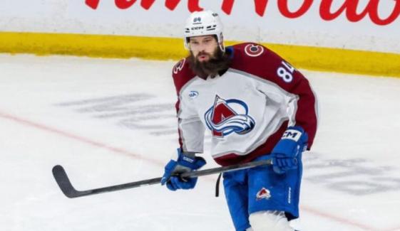 Brent Burns makes NHL history with 1,000 consecutive games