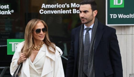 Jennifer Lopez, Brett Goldstein set pulses racing with 'Office Romance' first look