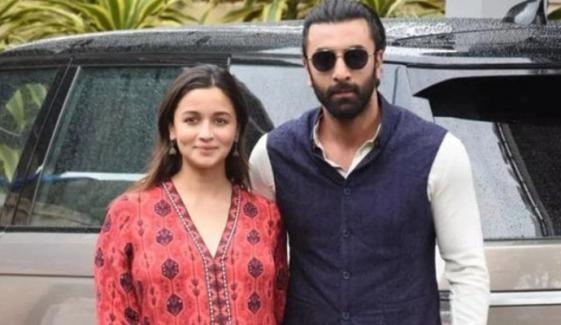 Alia Bhatt, Ranbir Kapoor celebrate 4th anniversary with snowy vacation snaps