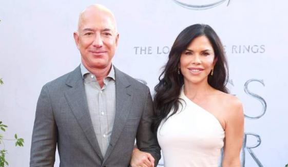 Jeff Bezos, Lauren Sánchez exploring options to expand family, cost no concern